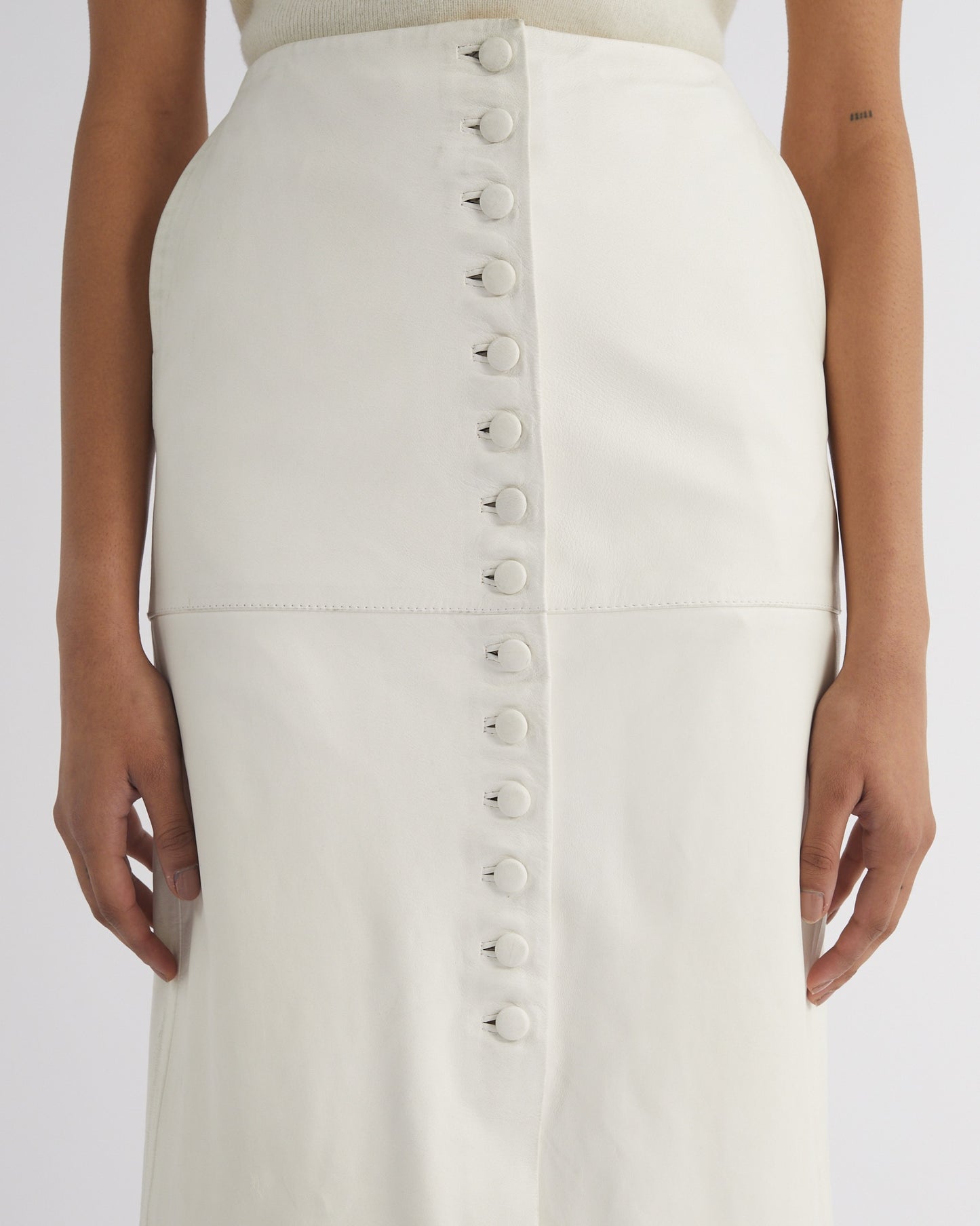 LEATHER MAHA MIDI SKIRT IN WHITE